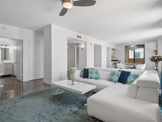 4-bedroom condo for sale in Fort Lauderdale - 110 N Federal Highway PH 3 - MondialRealty