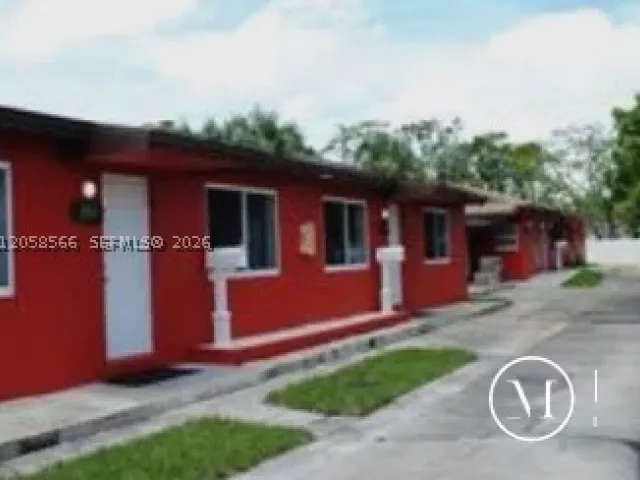 5-bedroom home for sale in Hollywood - 2513 Lincoln St - MondialRealty