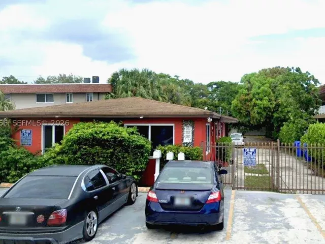 5-bedroom home for sale in Hollywood - 2513 Lincoln St - MondialRealty