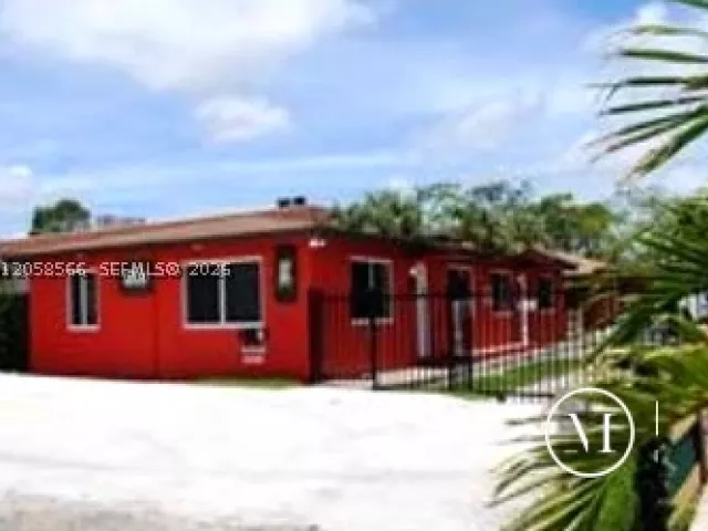 5-bedroom home for sale in Hollywood - 2513 Lincoln St - MondialRealty