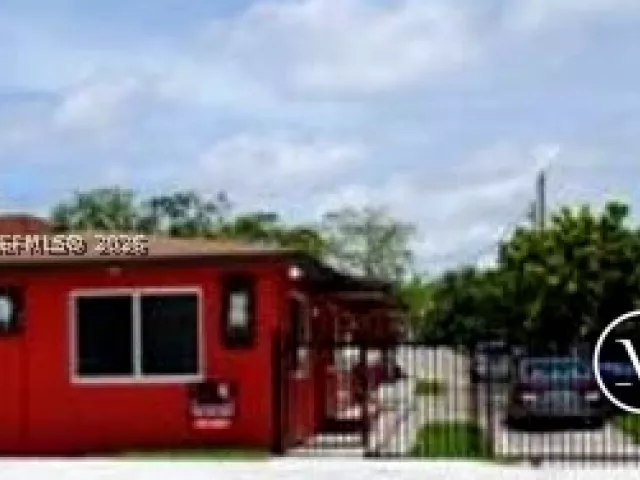 5-bedroom home for sale in Hollywood - 2513 Lincoln St - MondialRealty