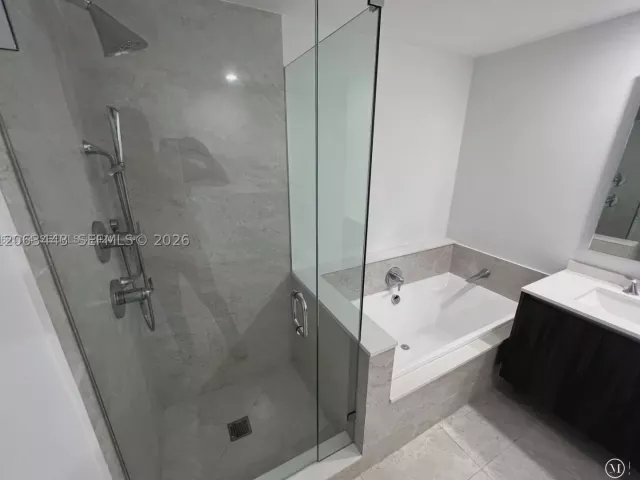 2-bedroom condo for sale in Miami - 488 NE 18th St 3000 - MondialRealty