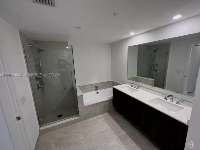 2-bedroom condo for sale in Miami - 488 NE 18th St 3000 - MondialRealty