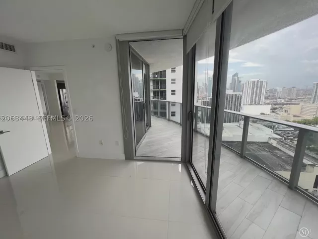 2-bedroom condo for sale in Miami - 488 NE 18th St 3000 - MondialRealty