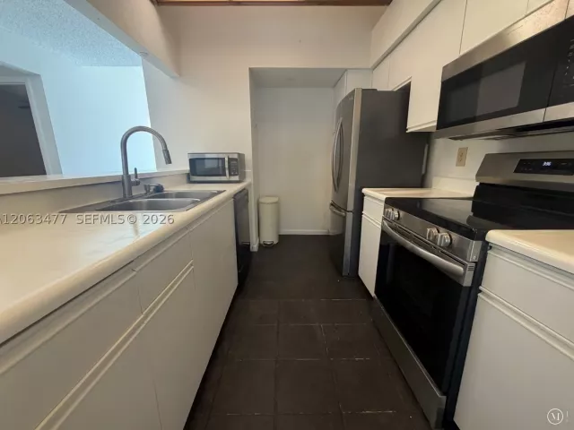 3-bedroom home for sale in Pembroke Pines - 1172 NW 122nd Ter - MondialRealty