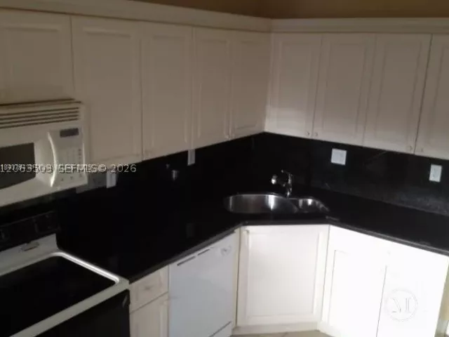 5-bedroom home for rent in Miami - 17708 SW 135th Ct - MondialRealty