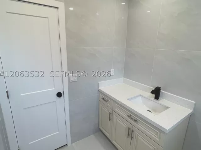 3-bedroom home for rent in Miami - 2352 SW 26th Ln - MondialRealty