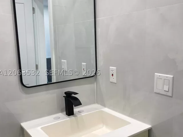 3-bedroom home for rent in Miami - 2352 SW 26th Ln - MondialRealty
