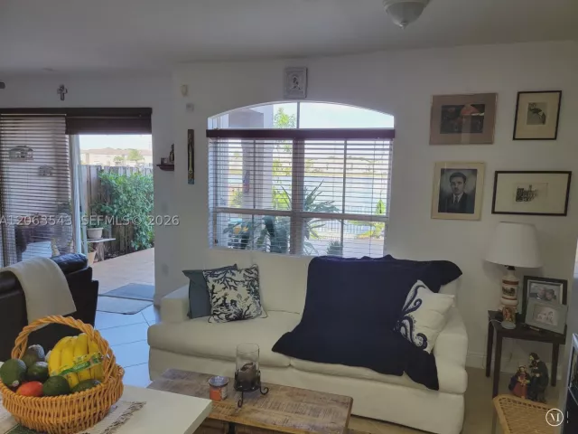 3-bedroom home for sale in Miami - 15375 SW 9th Way - MondialRealty