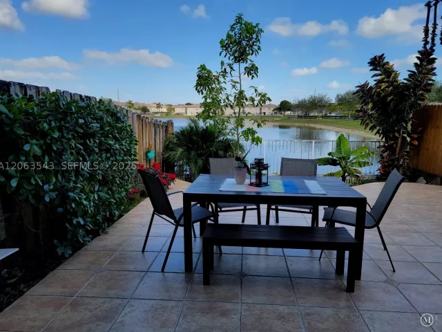 3-bedroom home for sale in Miami - 15375 SW 9th Way - MondialRealty