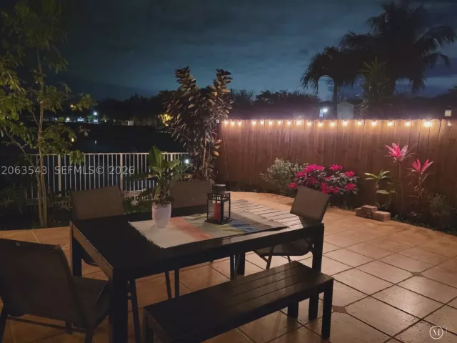 3-bedroom home for sale in Miami - 15375 SW 9th Way - MondialRealty
