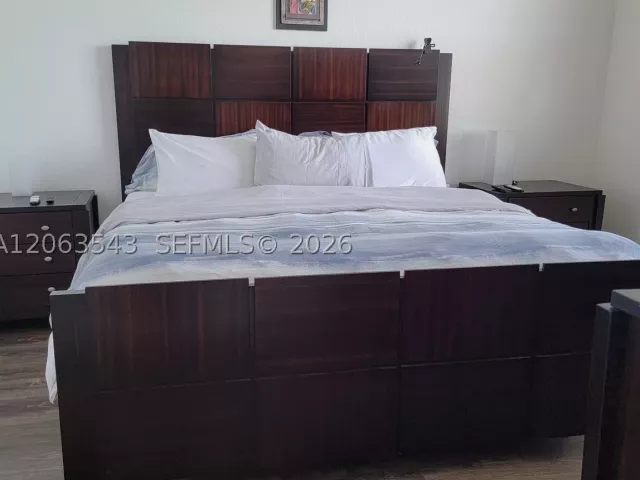 3-bedroom home for sale in Miami - 15375 SW 9th Way - MondialRealty