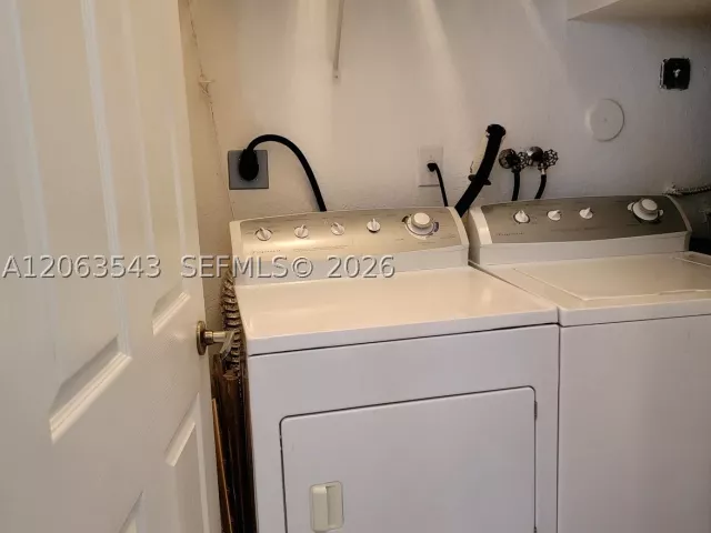 3-bedroom home for sale in Miami - 15375 SW 9th Way - MondialRealty
