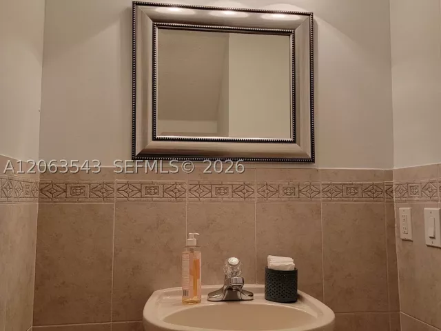 3-bedroom home for sale in Miami - 15375 SW 9th Way - MondialRealty