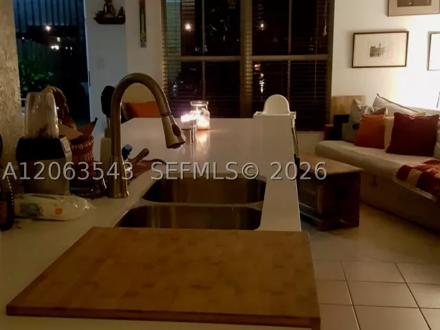 3-bedroom home for sale in Miami - 15375 SW 9th Way - MondialRealty