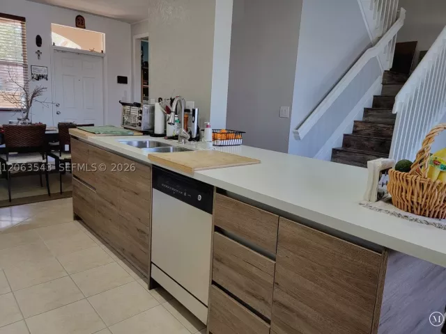 3-bedroom home for sale in Miami - 15375 SW 9th Way - MondialRealty