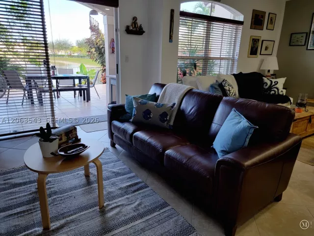 3-bedroom home for sale in Miami - 15375 SW 9th Way - MondialRealty