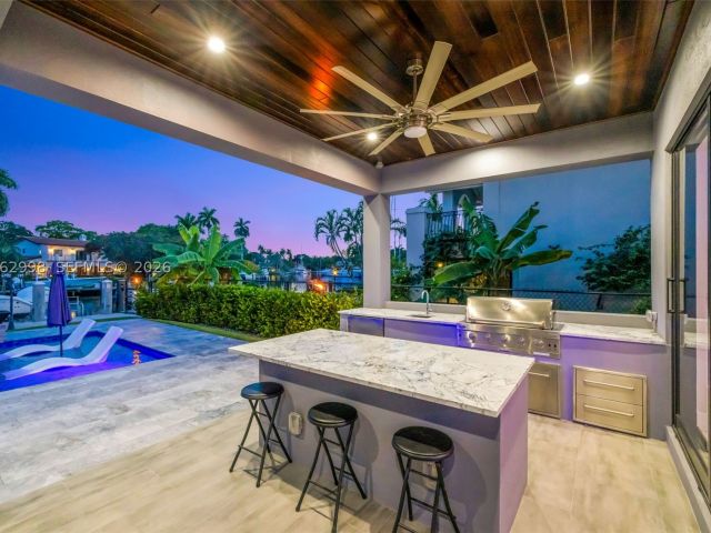 4-bedroom home for sale in Fort Lauderdale - 1004 SW 5th Pl - MondialRealty