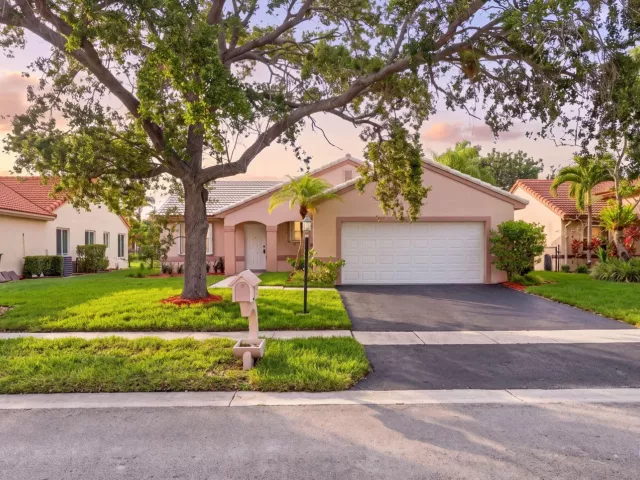 3-bedroom home for sale in Pembroke Pines - 18871 NW 2ND Street - MondialRealty