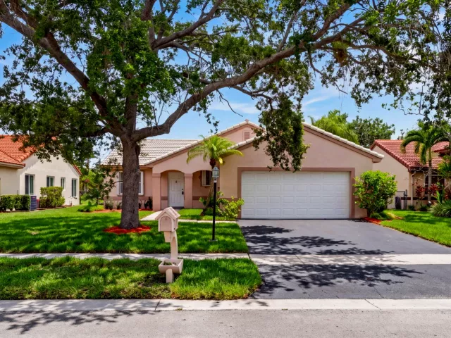3-bedroom home for sale in Pembroke Pines - 18871 NW 2ND Street - MondialRealty