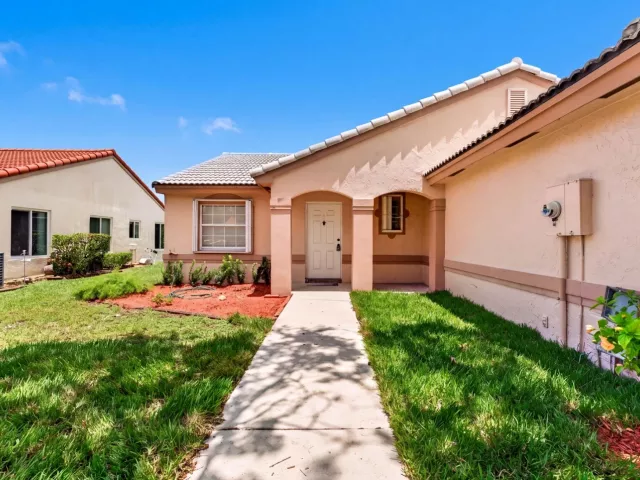 3-bedroom home for sale in Pembroke Pines - 18871 NW 2ND Street - MondialRealty