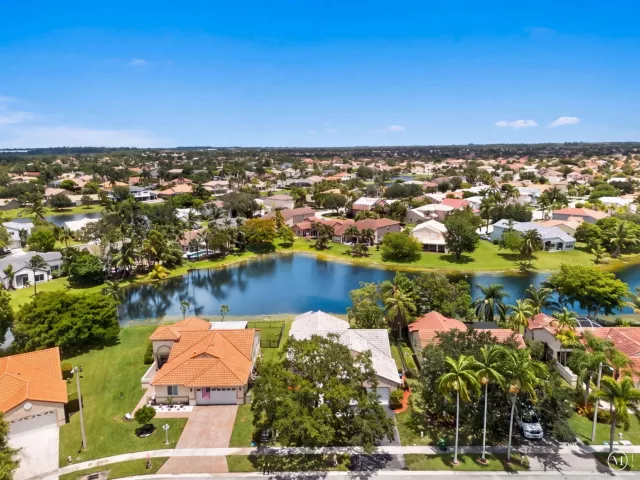 3-bedroom home for sale in Pembroke Pines - 18871 NW 2ND Street - MondialRealty