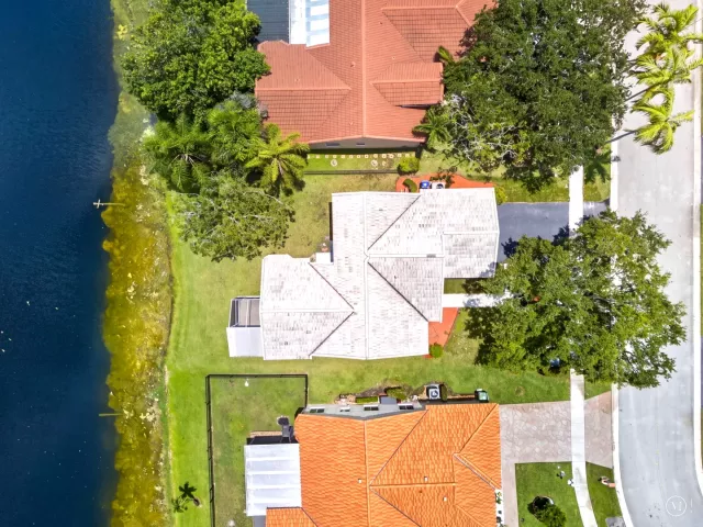 3-bedroom home for sale in Pembroke Pines - 18871 NW 2ND Street - MondialRealty