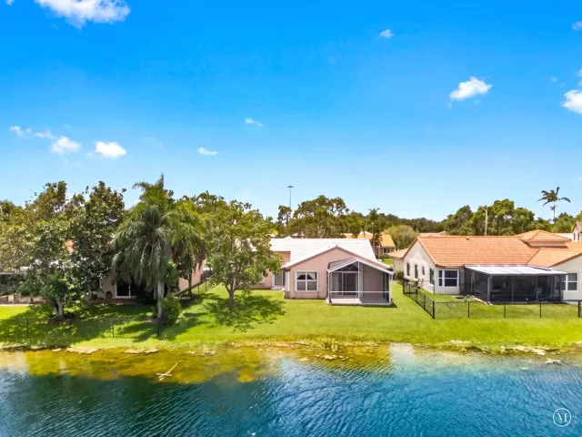 3-bedroom home for sale in Pembroke Pines - 18871 NW 2ND Street - MondialRealty
