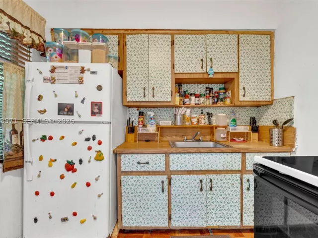 2-bedroom home for sale in Miami - 2001 NW 51st St - MondialRealty