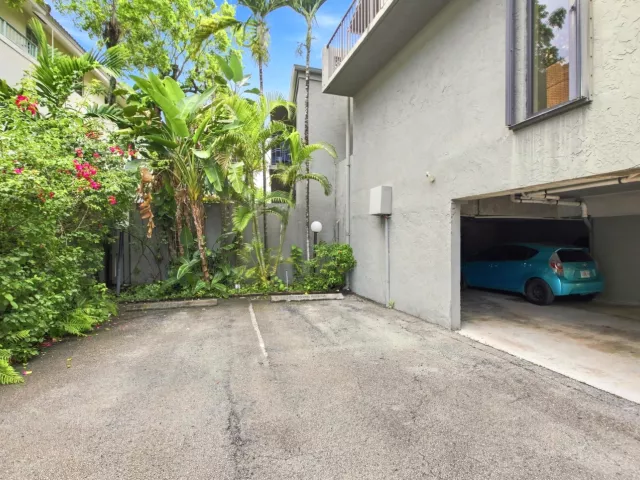 2-bedroom home for sale in Miami - 980 NW N River Drive 30 - MondialRealty