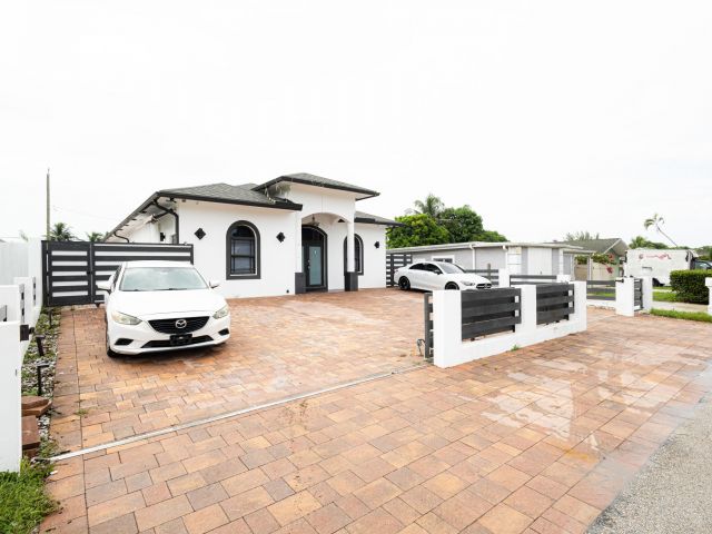 4-bedroom home for sale in West Palm Beach - 725 Mercury Street Street - MondialRealty