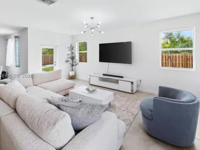 4-bedroom home for sale in Homestead - 2208 SE 30th St - MondialRealty