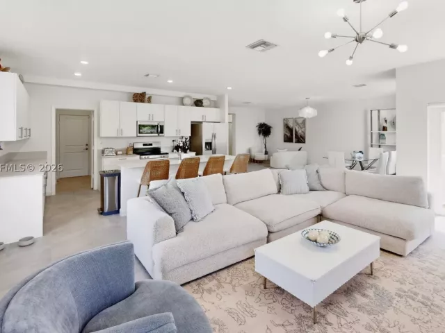 4-bedroom home for sale in Homestead - 2208 SE 30th St - MondialRealty