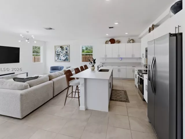 4-bedroom home for sale in Homestead - 2208 SE 30th St - MondialRealty