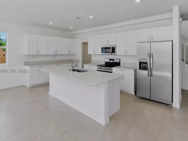 4-bedroom home for sale in Homestead - 2208 SE 30th St - MondialRealty