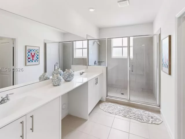 4-bedroom home for sale in Homestead - 2208 SE 30th St - MondialRealty