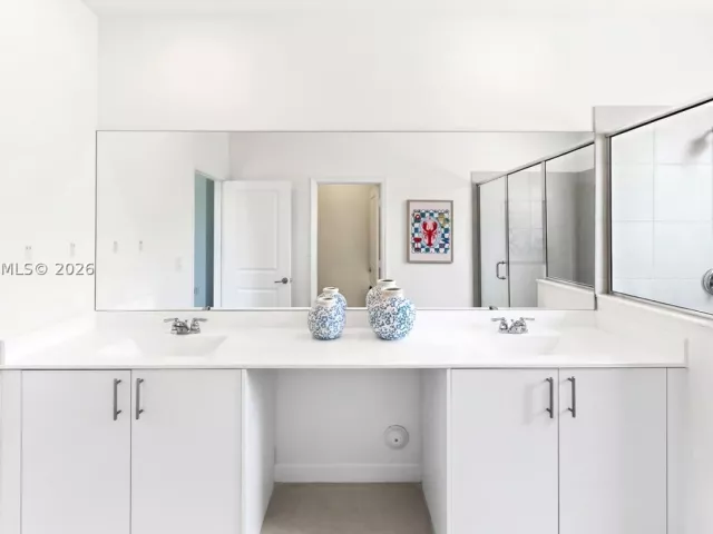 4-bedroom home for sale in Homestead - 2208 SE 30th St - MondialRealty