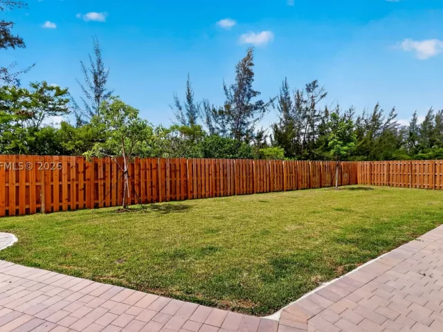 4-bedroom home for sale in Homestead - 2208 SE 30th St - MondialRealty