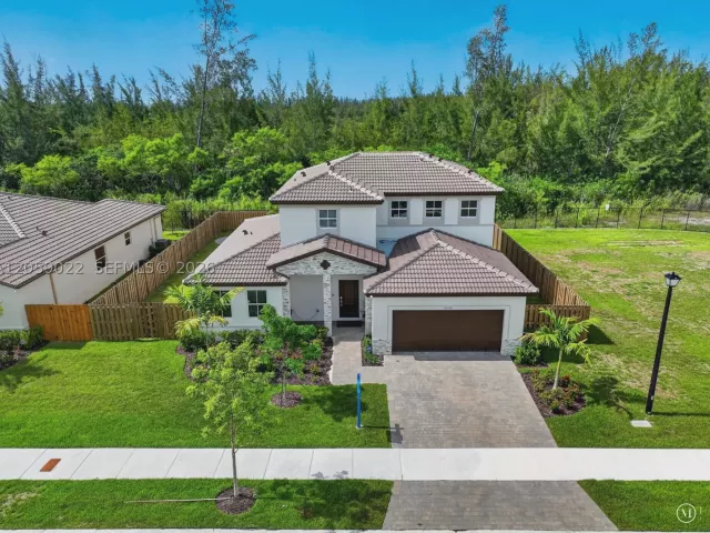 4-bedroom home for sale in Homestead - 2208 SE 30th St - MondialRealty