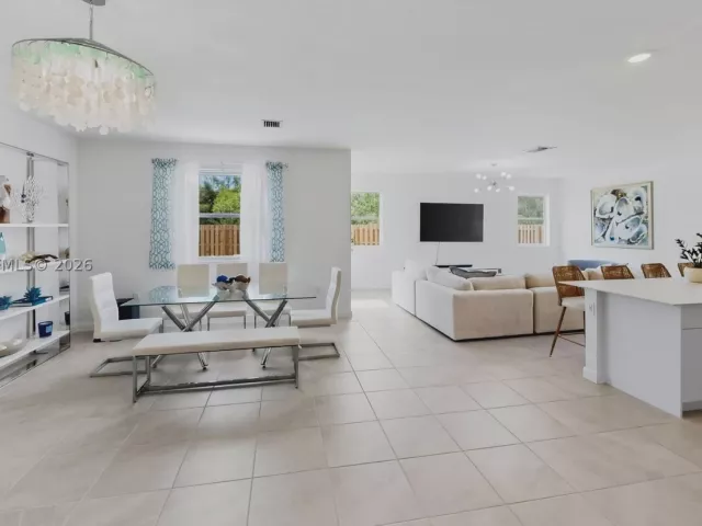 4-bedroom home for sale in Homestead - 2208 SE 30th St - MondialRealty