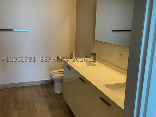 2-bedroom condo for rent in Miami - 1300 Brickell Bay Dr 3204 - MondialRealty