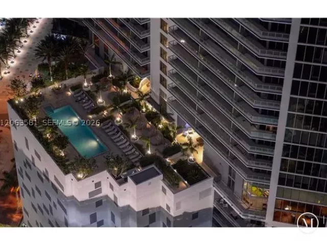 2-bedroom condo for rent in Miami - 1300 Brickell Bay Dr 3204 - MondialRealty