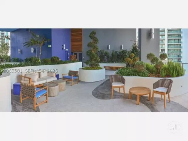 2-bedroom condo for rent in Miami - 1300 Brickell Bay Dr 3204 - MondialRealty