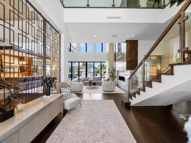5-bedroom home for sale in Boca Raton - 701 SANCTUARY Drive - MondialRealty