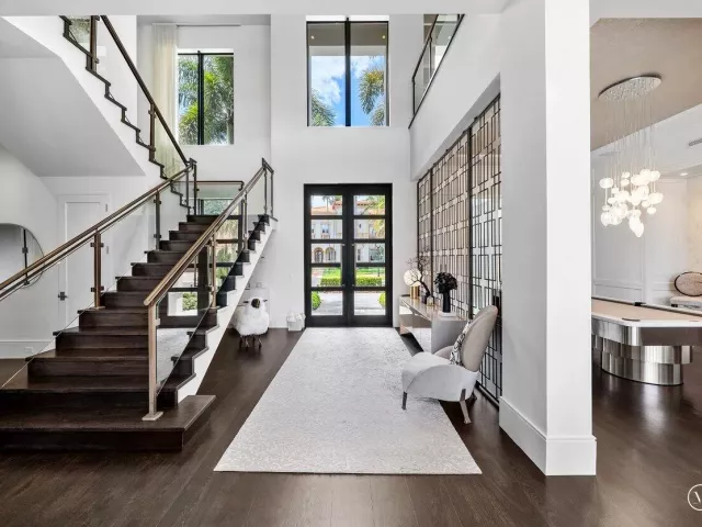 5-bedroom home for sale in Boca Raton - 701 SANCTUARY Drive - MondialRealty