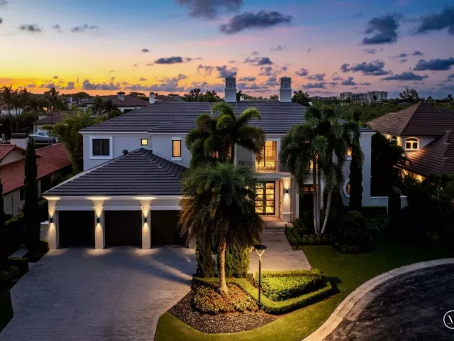 5-bedroom home for sale in Boca Raton - 701 SANCTUARY Drive - MondialRealty