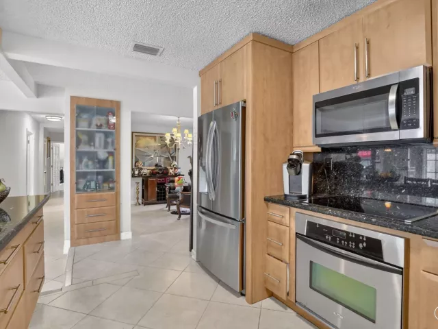 4-bedroom home for sale in Miami - 910 NE 205TH Street - MondialRealty