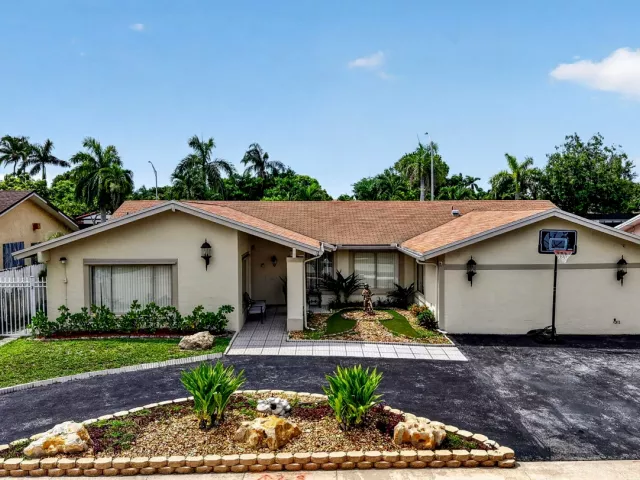 4-bedroom home for sale in Miami - 910 NE 205TH Street - MondialRealty