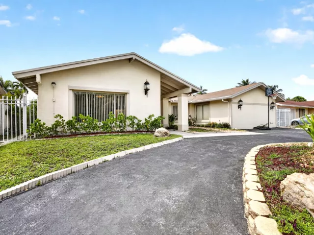 4-bedroom home for sale in Miami - 910 NE 205TH Street - MondialRealty