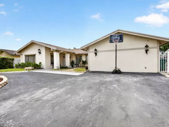 4-bedroom home for sale in Miami - 910 NE 205TH Street - MondialRealty